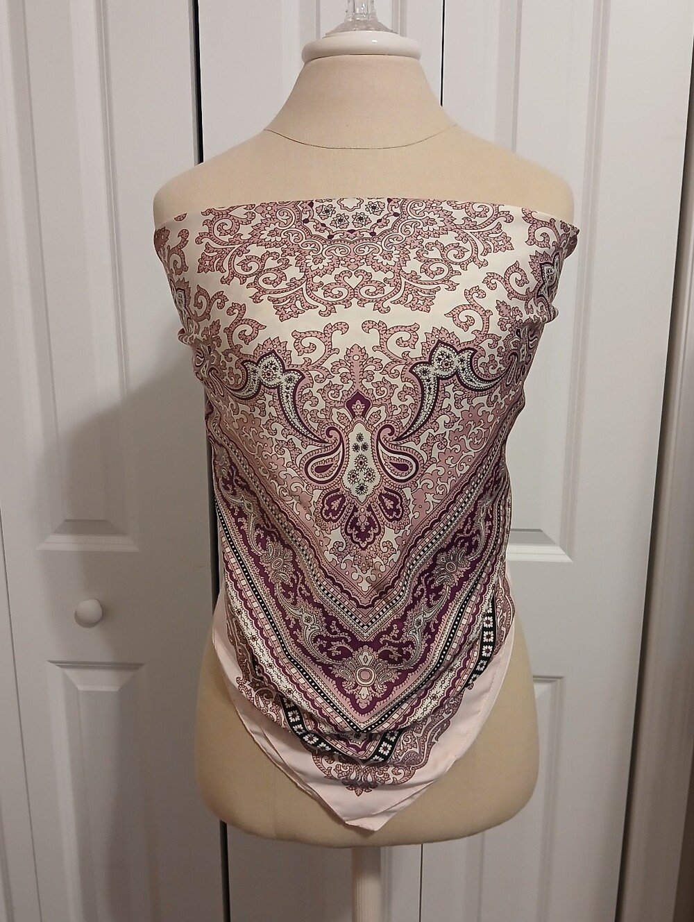 BEAUTIFUL Extra Large Silky Pink Black Paisley Snowflake Floral Pattern Scarf